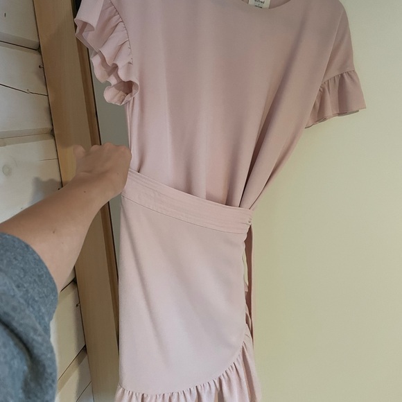 Wilfred Dresses & Skirts - Wilfred Soft Pink Midi Dress with Ruffle Sleeves
